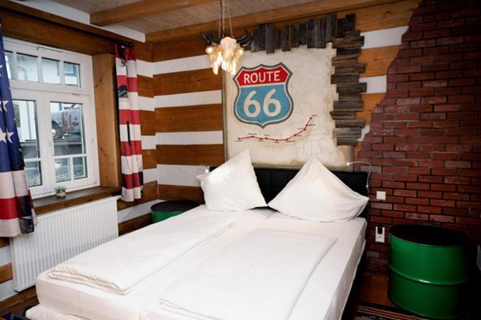 Motorworld Inn Warthausen Exteriör bild